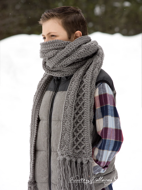 Free crochet pattern. Wrap yourself, your kids or your spouse up in this luxurious super scarf this winter.