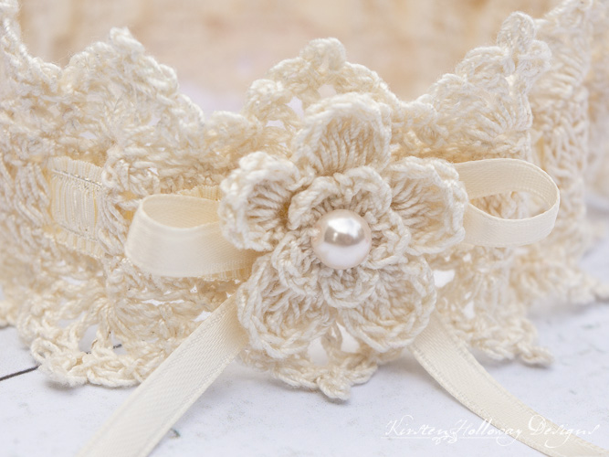 Easy, free lace wedding garter crochet pattern for the bride. 