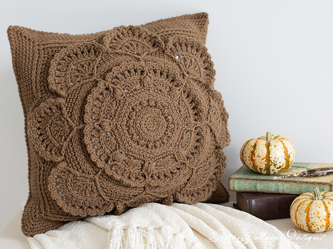 Crochet a decorative fall pillow with this free pattern.