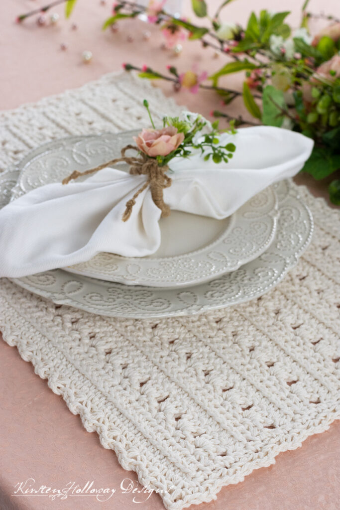 Crochet pretty placemats with this free pattern for your kitchen, or for special events such as wedding reception dinners, or Mother's Day.