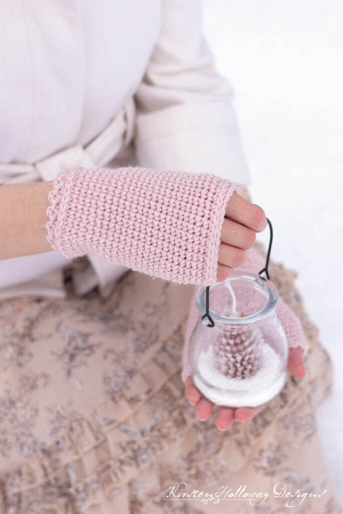 Close-up of the simply classic fingerless mitts in blush pink.
